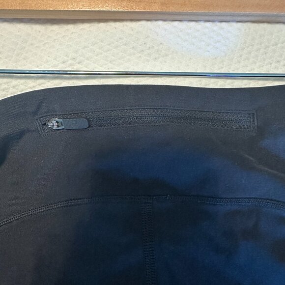 OLD STYLE size 6 Lululemon Speed Up Tight 28" Full-On Luxtreme leggings in black - Picture 6 of 7